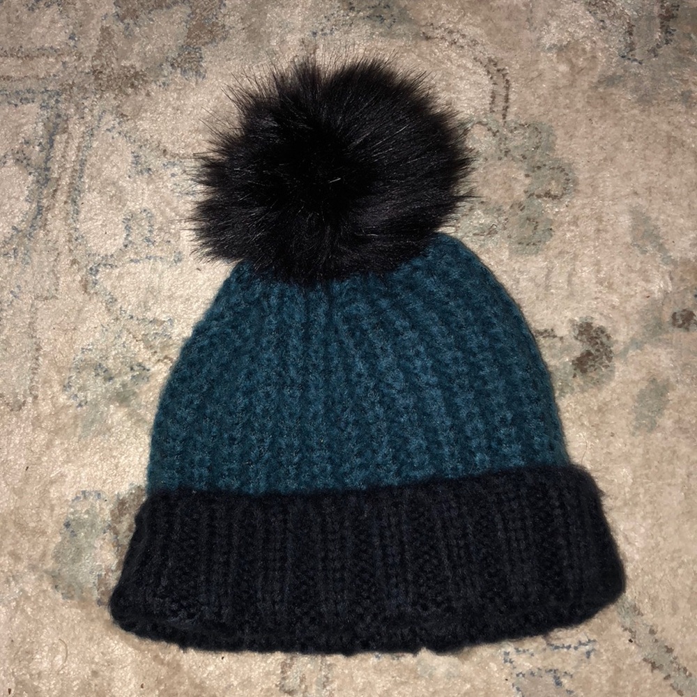 Brand NWOT adorable knit  cap/ beanie faux fur
